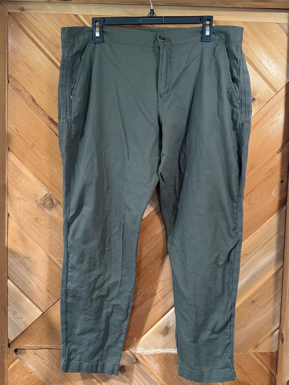 Women’s GAP Olive Green Casual Pants - Size 16